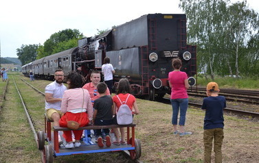 Przejazd drezyną zorganizowany z okazji przyjazdu pociągu &quot;Drezyniarz&quot; do Czarnkowa 04.06.2022r.